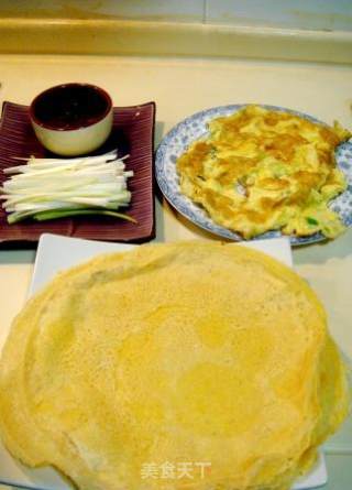 山东特色农家饭“煎饼卷大葱”的做法步骤：4