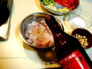 家庭精致小炒“榛仁青豆炒鱼糜”的做法步骤：3