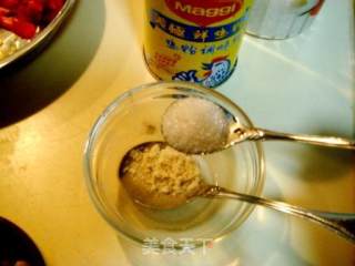 家庭精致小炒“榛仁青豆炒鱼糜”的做法步骤：3