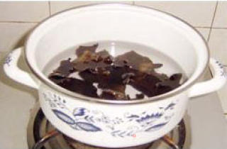 鱼香丝瓜粉丝煲的做法步骤：2