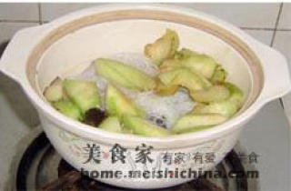 鱼香丝瓜粉丝煲的做法步骤：2