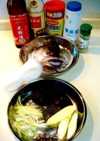 夏季祛暑汤菜“醋椒黄鱼头”的做法步骤：4