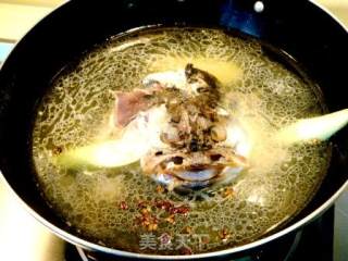 夏季祛暑汤菜“醋椒黄鱼头”的做法步骤：4