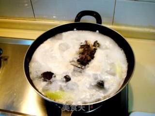 夏季祛暑汤菜“醋椒黄鱼头”的做法步骤：4