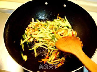 鸡肉蔬菜千层蛋卷的做法步骤：4
