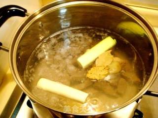 炖牛肉萝卜清汤的做法步骤：7