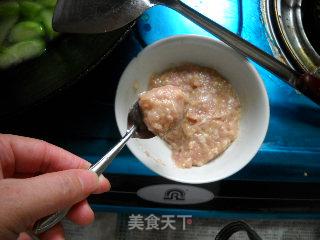 丝瓜汆无花果肉丸子的做法步骤：3