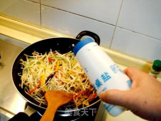 酸辣五色炒银牙的做法步骤：4