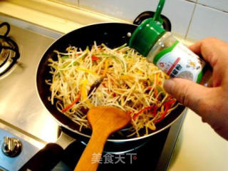 酸辣五色炒银牙的做法步骤：4