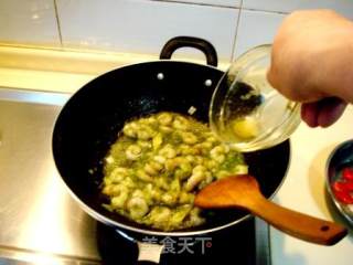 家庭精品小炒“翡翠虾仁”的做法步骤：4