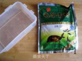 龟苓膏你吃过几种口味——消暑佳品【酸奶黄桃龟苓膏】的做法步骤：2