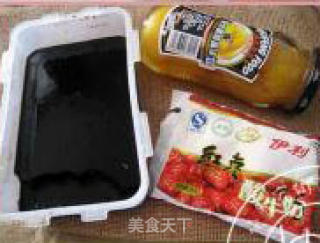 龟苓膏你吃过几种口味——消暑佳品【酸奶黄桃龟苓膏】的做法步骤：2