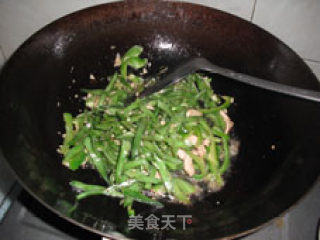 黄豆酱甜椒扁豆角炒肉的做法步骤：3