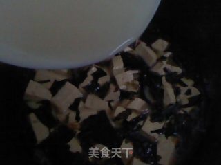 小海带炖豆腐的做法步骤：2