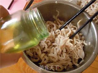 杏鲍菇炸酱荞麦面的做法步骤：6