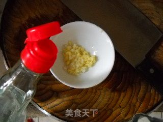 黄瓜木耳拌豆花的做法步骤：2