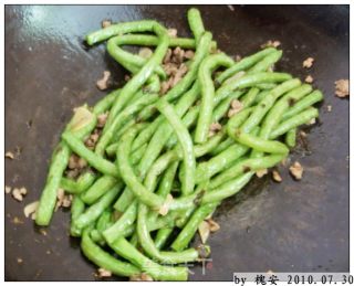 青龙聚会——榄菜肉末豇豆的做法步骤：2