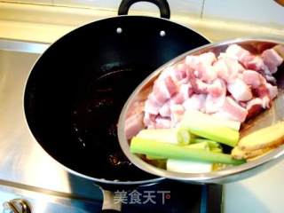 酱焖小肉+抻条子的做法步骤：4