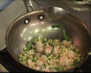 虾仁豆嘴炒韭菜的做法步骤：2