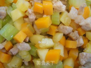 菠萝炒肉丁的做法步骤：2
