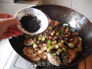 在家自己做健康豆豉烤鱼——豆豉炸鱼的做法步骤：5