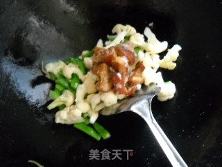 酱香菜花豆角的做法步骤：2