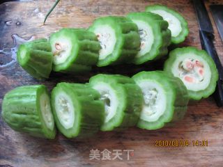 黄豆苦瓜龙骨药膳汤的做法步骤：4