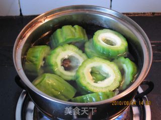 黄豆苦瓜龙骨药膳汤的做法步骤：4