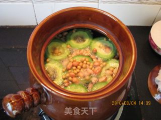 黄豆苦瓜龙骨药膳汤的做法步骤：4