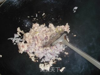 黄瓜丝炸酱面的做法步骤：2