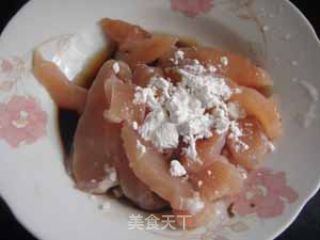 嫩笋炒鸡片的做法步骤：2