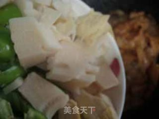 嫩笋炒鸡片的做法步骤：2