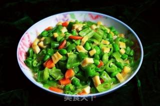 毛豆炒荤素三丁的做法步骤：2