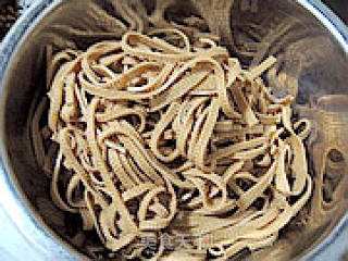 香卤豆皮拌豆苗的做法步骤：7