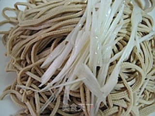 香卤豆皮拌豆苗的做法步骤：7