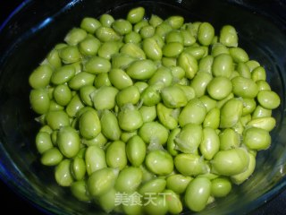 青豆炒虾仁的做法步骤：2