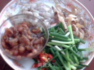 银芽肉丝绘薯粉签的做法步骤：2