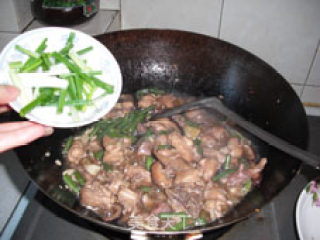 营养下饭菜——豇豆香菇焖鸡仔的做法步骤：6