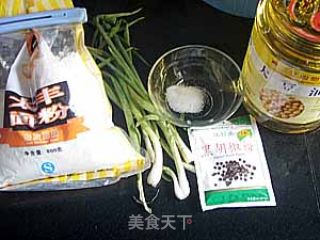 家常葱油饼的做法步骤：4