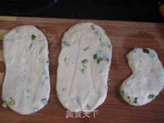 家常葱油饼的做法步骤：4