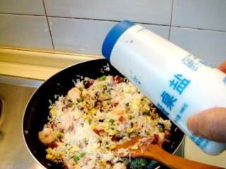 腊味虾球炒饭的做法步骤：3