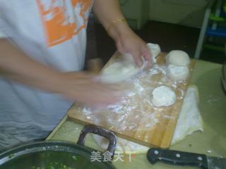 自制韭菜肉馅包子的做法步骤：2
