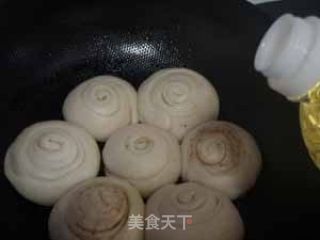 椒盐旋饼的做法步骤：5