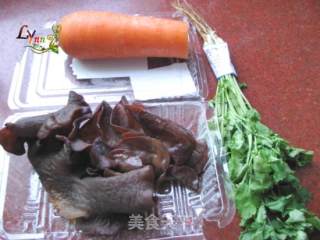 香菜拌木耳的做法步骤：4