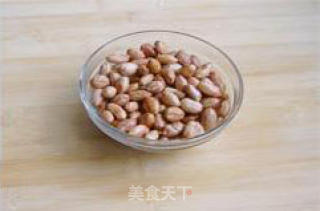 花生炖鱼的做法步骤：2