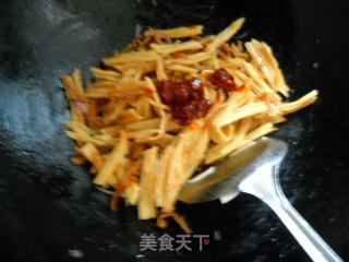 豆瓣腐竹鱿鱼丝的做法步骤：2
