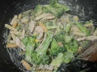 双豆鲜蔬螺丝意面的做法步骤：4