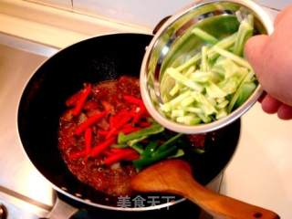 杭椒豆豉炒腊味的做法步骤：3