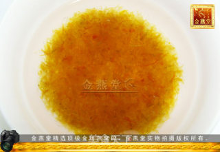 鲜奶炖泰国金丝燕窝的做法步骤：2