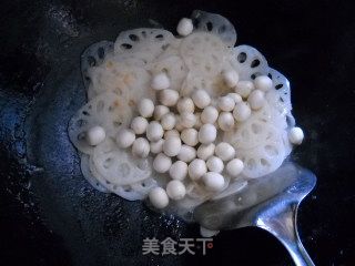 清炒韭苔小荷鲜的做法步骤：2